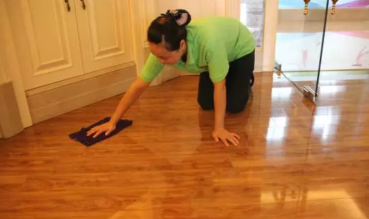 木地板打蠟2.png 木地板打蠟2.png